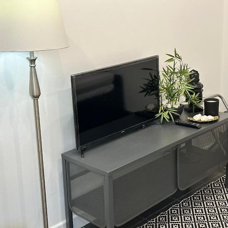 Modern Flat In Central Egham By Windsor Castle, Staines-Upon-Thames And Heathrow Airport Exteriör bild