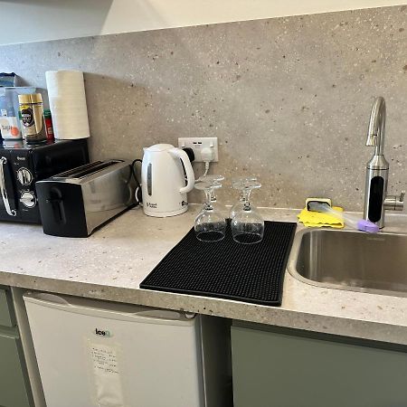 Modern Flat In Central Egham By Windsor Castle, Staines-Upon-Thames And Heathrow Airport Exteriör bild