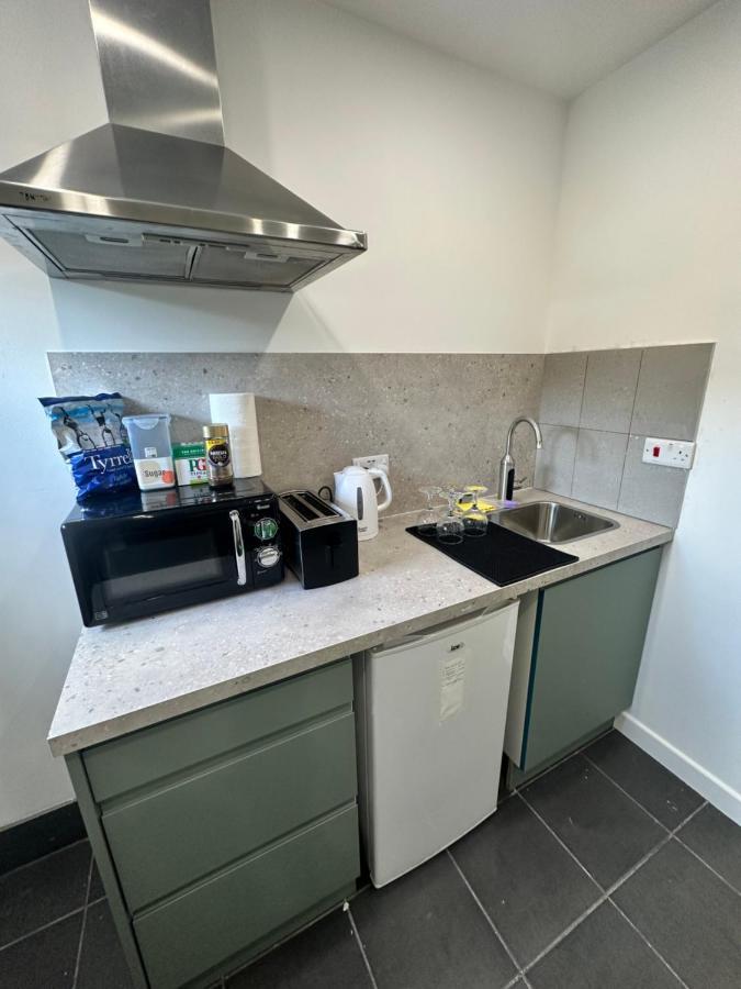 Modern Flat In Central Egham By Windsor Castle, Staines-Upon-Thames And Heathrow Airport Exteriör bild