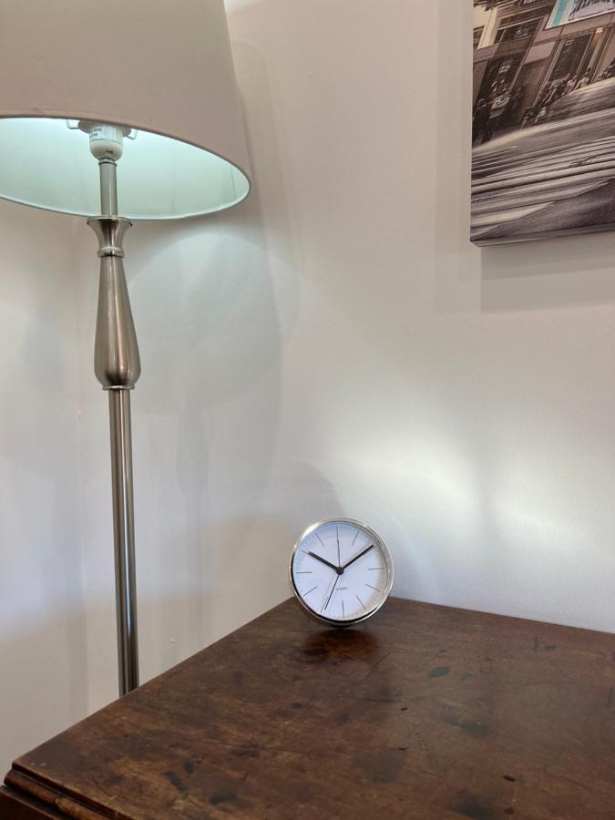 Modern Flat In Central Egham By Windsor Castle, Staines-Upon-Thames And Heathrow Airport Exteriör bild