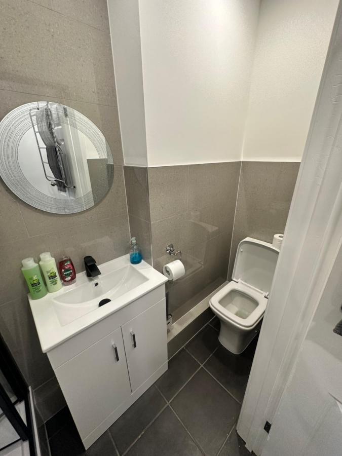 Modern Flat In Central Egham By Windsor Castle, Staines-Upon-Thames And Heathrow Airport Exteriör bild