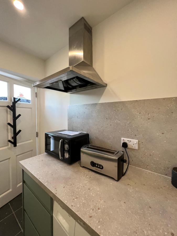 Modern Flat In Central Egham By Windsor Castle, Staines-Upon-Thames And Heathrow Airport Exteriör bild