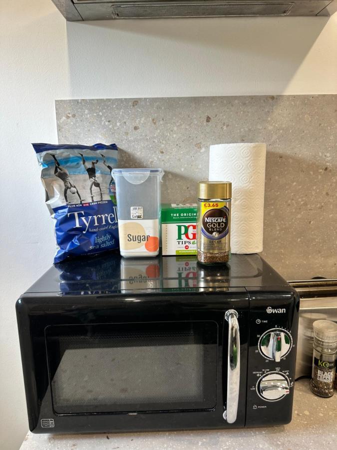 Modern Flat In Central Egham By Windsor Castle, Staines-Upon-Thames And Heathrow Airport Exteriör bild