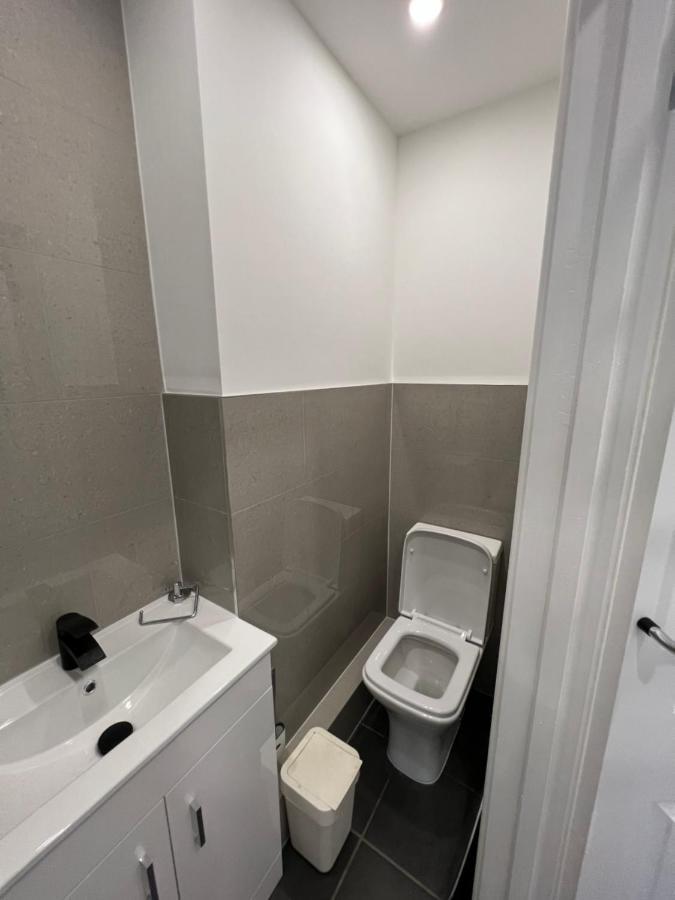 Modern Flat In Central Egham By Windsor Castle, Staines-Upon-Thames And Heathrow Airport Exteriör bild