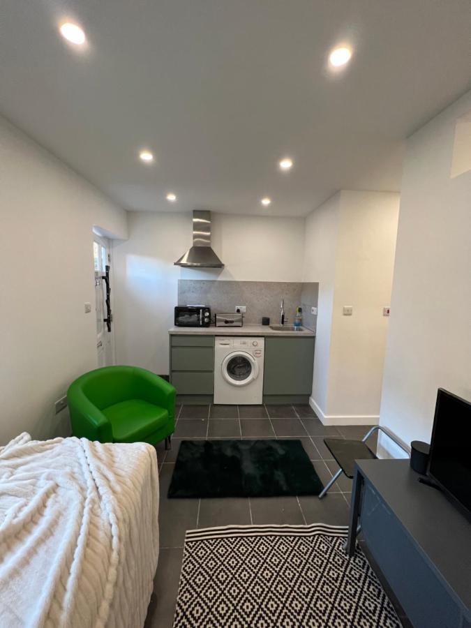 Modern Flat In Central Egham By Windsor Castle, Staines-Upon-Thames And Heathrow Airport Exteriör bild