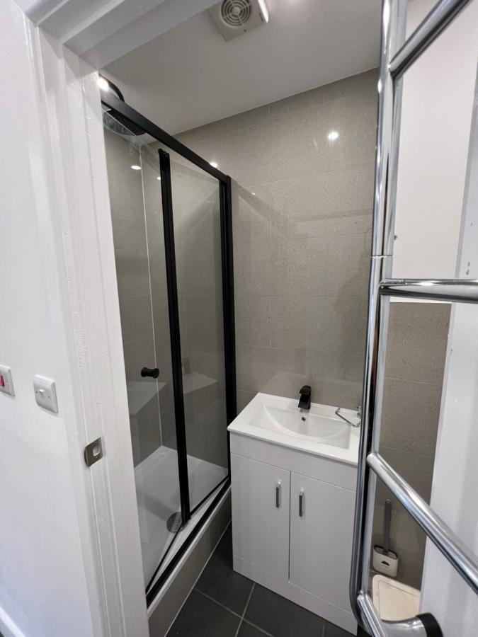 Modern Flat In Central Egham By Windsor Castle, Staines-Upon-Thames And Heathrow Airport Exteriör bild