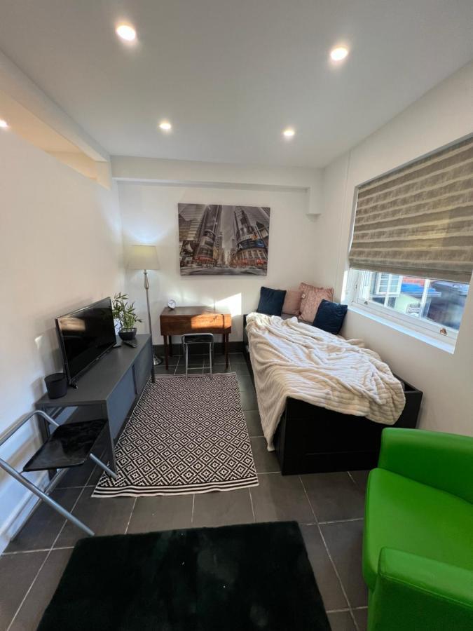 Modern Flat In Central Egham By Windsor Castle, Staines-Upon-Thames And Heathrow Airport Exteriör bild